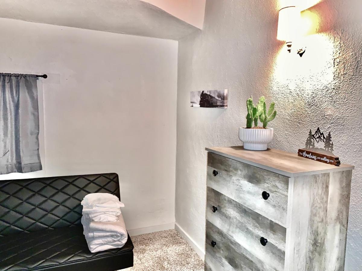 Newly Renovated Cozy Home Minutes From Broadmoor And Downtown โคโลราโดสปริงส์ ภายนอก รูปภาพ